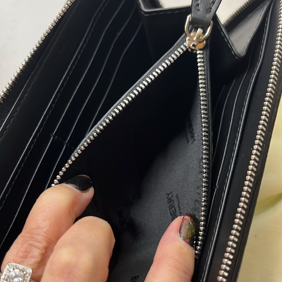 NWT Burberry Black Elmore Leather Zip Around Wallet - Picture 6 of 14